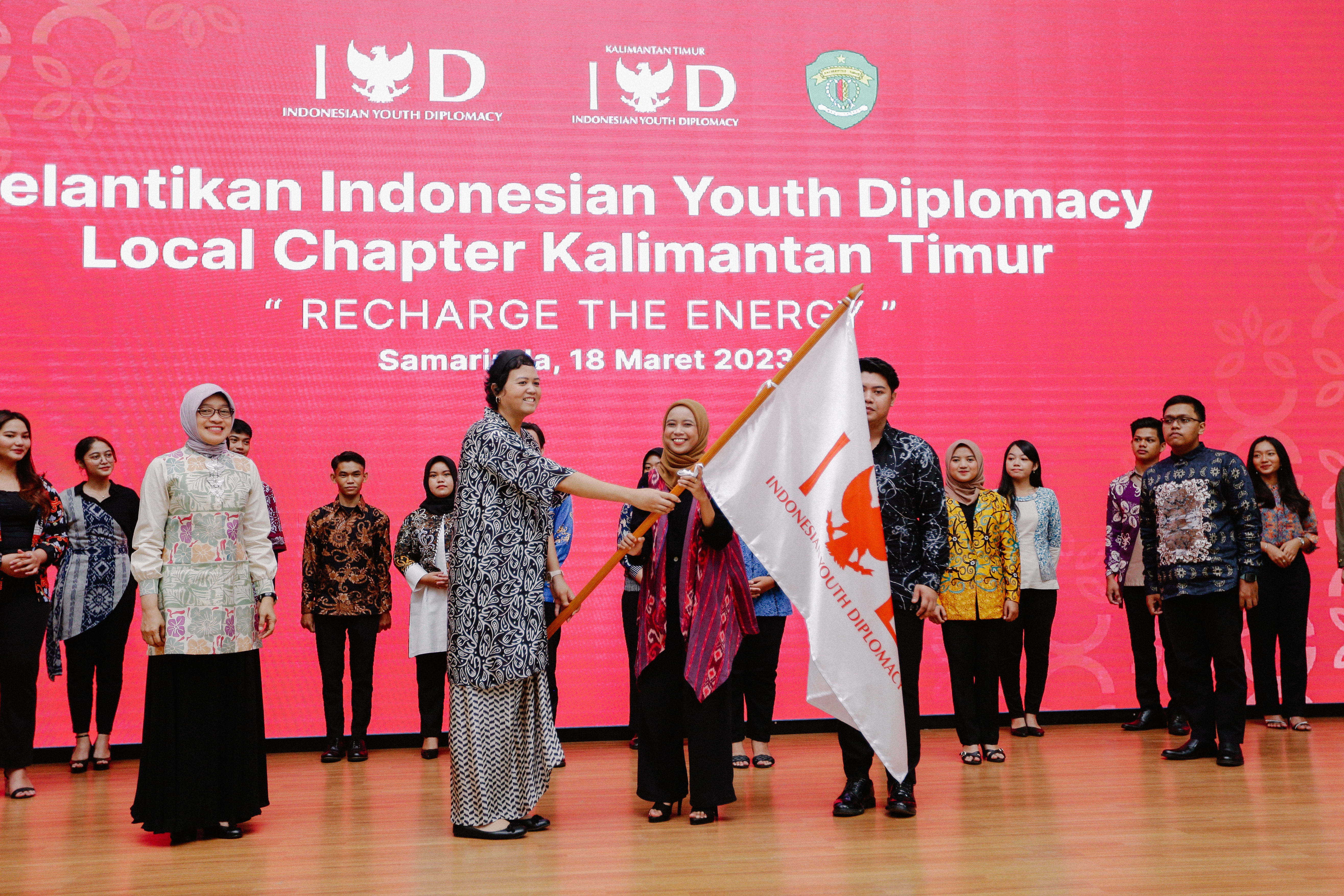 Estafet kepemimpinan IYD LC Kaltim berpindah ke Hanna Pertiwi dan M. Rifky Maulana Gunawan sebagai Co-Chair Indonesian Youth Diplomacy Local Chapter Kalimantan Timur 2023/2024.